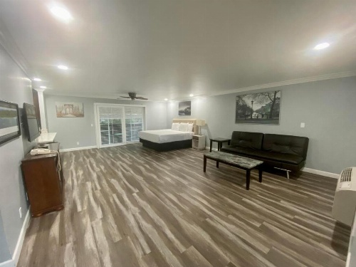 Lone Oak Lodge image 22