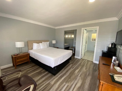 Lone Oak Lodge image 29
