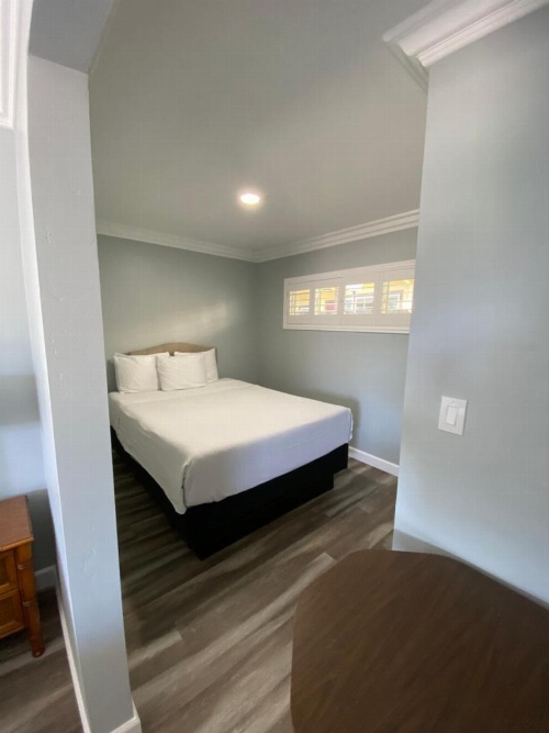 Lone Oak Lodge image 30