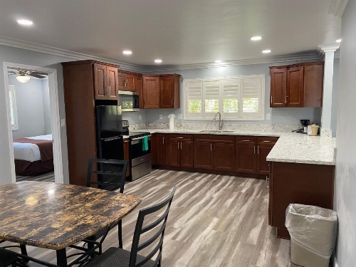 Lone Oak Lodge image 37