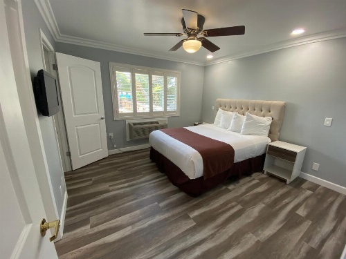 Lone Oak Lodge image 39